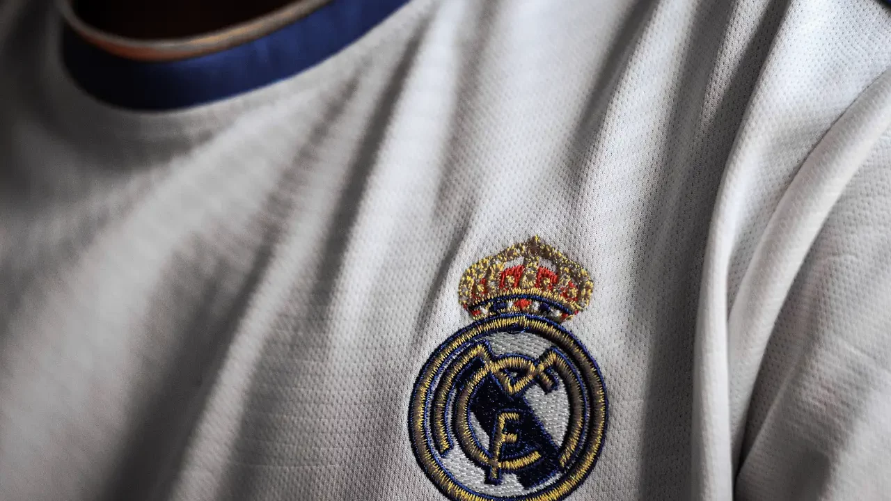 Conoce el nuevo videomarcador infinito del Real Madrid; más de 200 toneladas a 60 metros de altura