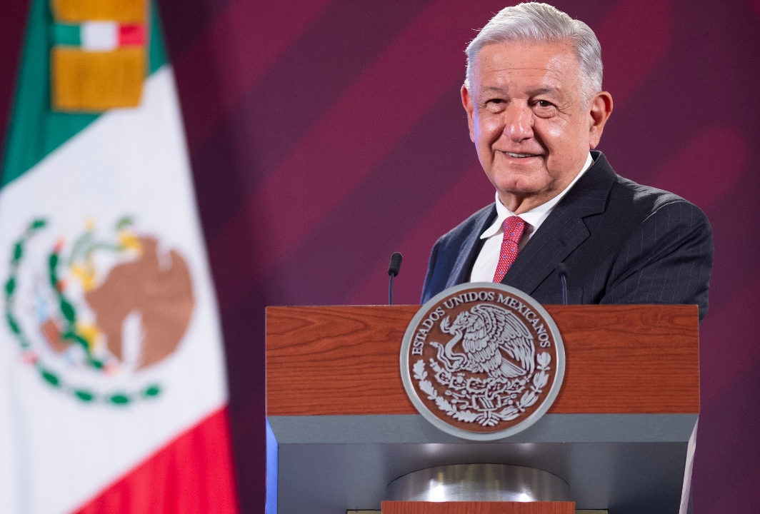 Pese a la veda, AMLO hace llamado a ejercer el voto libre en Coahuila y Edomex