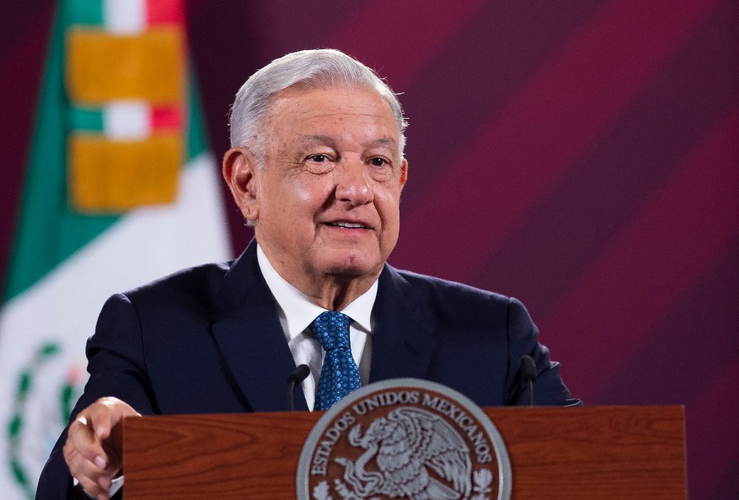 AMLO fija metas para 2024: consolidar programas sociales, terminar obras y mejorar salarios