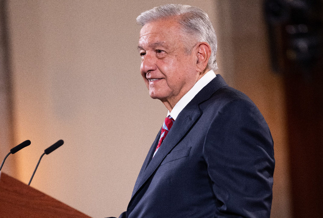 AMLO ve oportunidad de mejorar relación con consejeros del INE, pero insiste en reforma