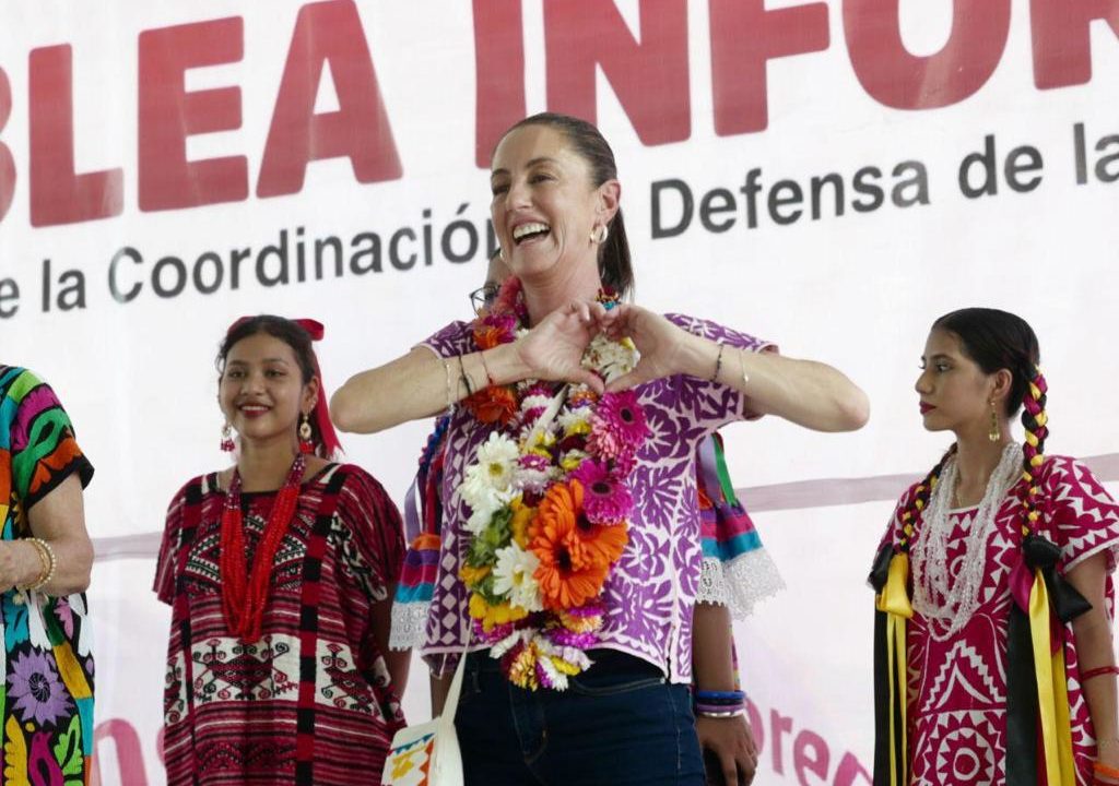 Claudia Sheinbaum echa su aspiración presidencial en los ‘hombros’ de AMLO