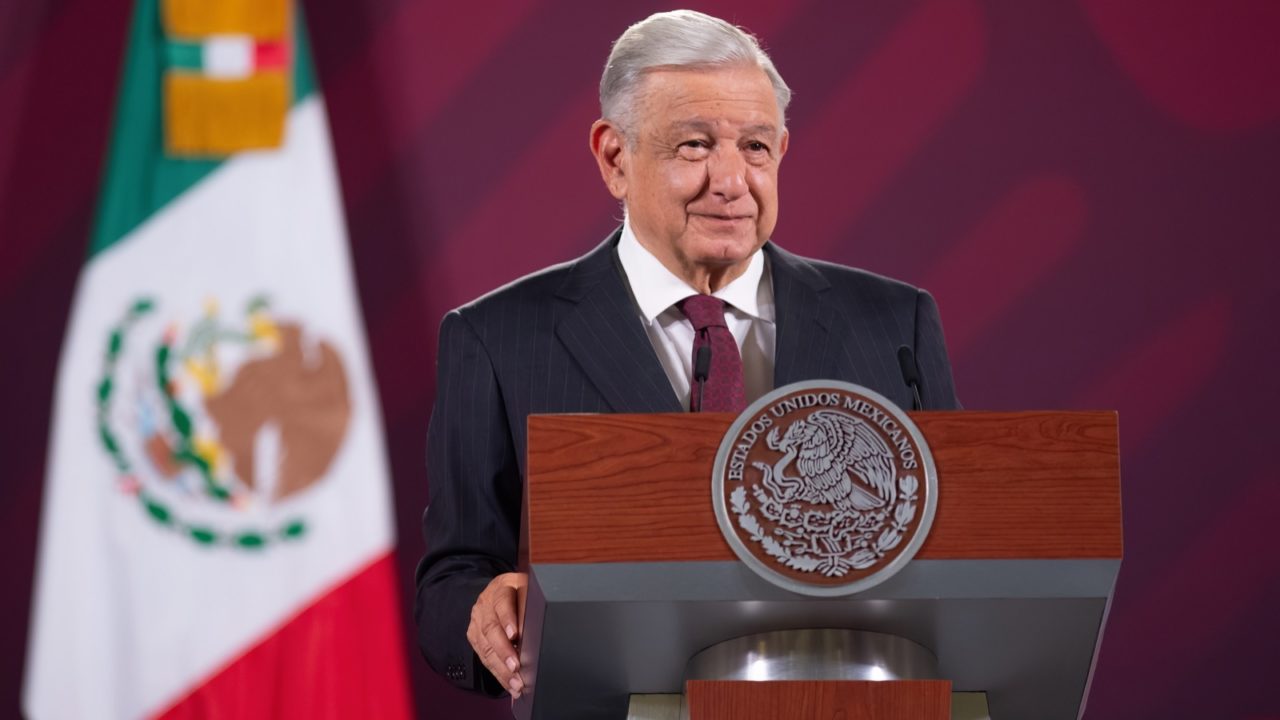 AMLO exige a ‘corcholatas’ no hacer campaña durante su evento del Zócalo el 1 de julio