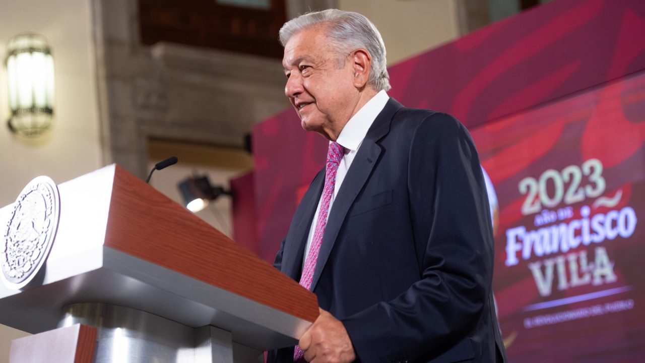 Me debo al Zócalo y a la movilización ciudadana: AMLO