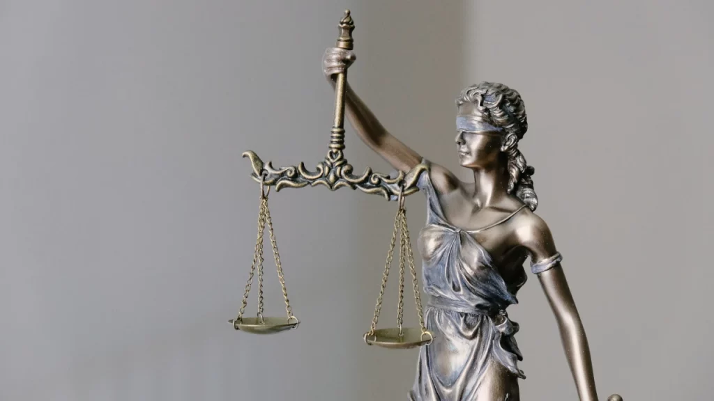 abogado-Sheehan litigio estratégico