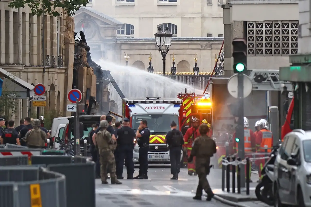 Una explosión de gas en el centro de París causa al menos 16 heridos, 7 muy graves