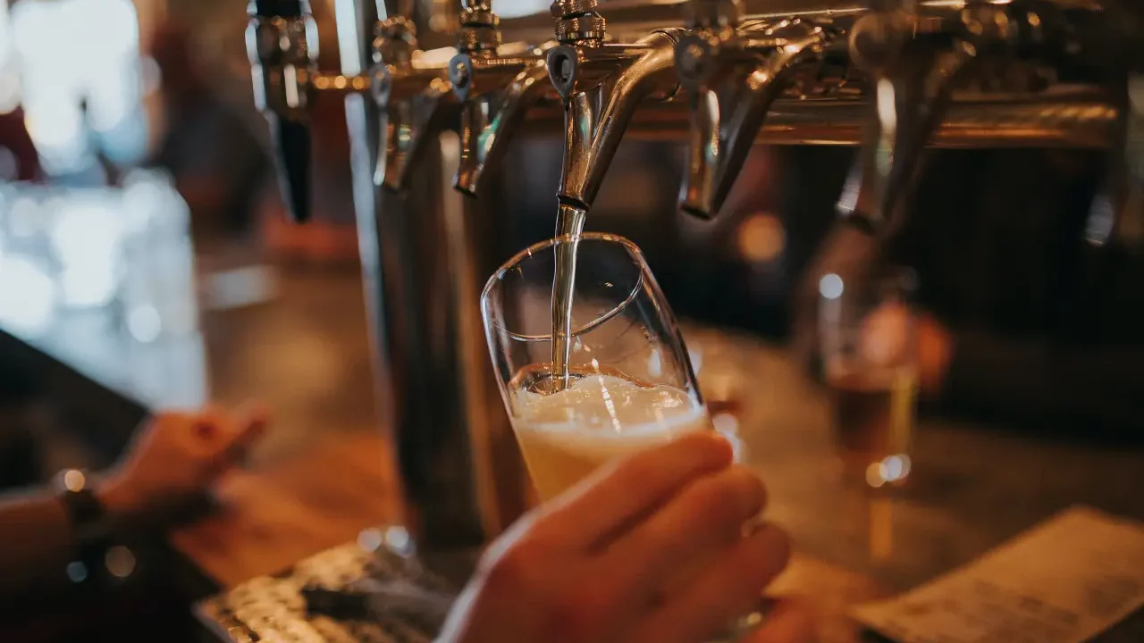 Taberneros irlandeses quieren que la Unesco declare a los pubs como patrimonio cultural