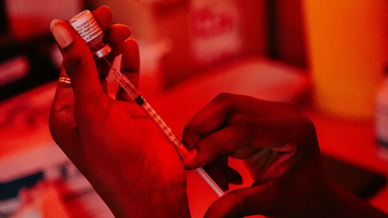 Vacuna ARN podría reducir un 65% el riesgo de reproducción de cáncer de piel
