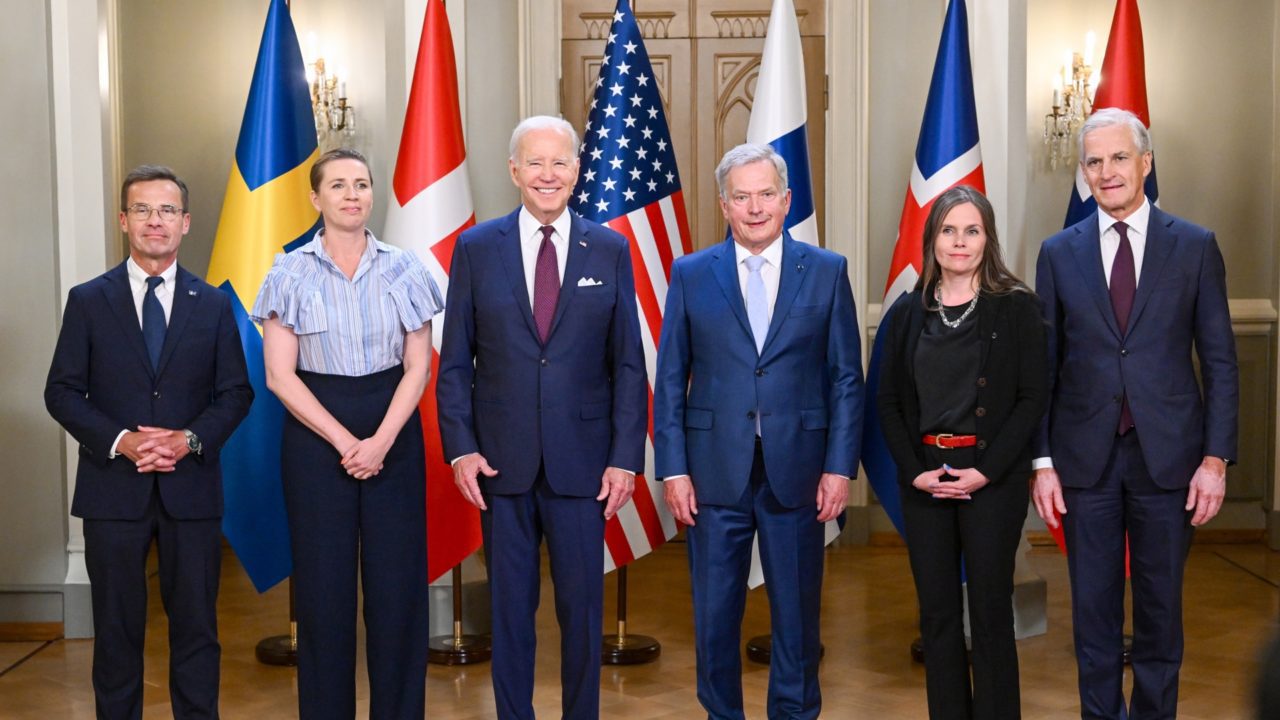 Biden y los líderes nórdicos se reúnen en Finlandia en un gesto de fuerza ante Rusia