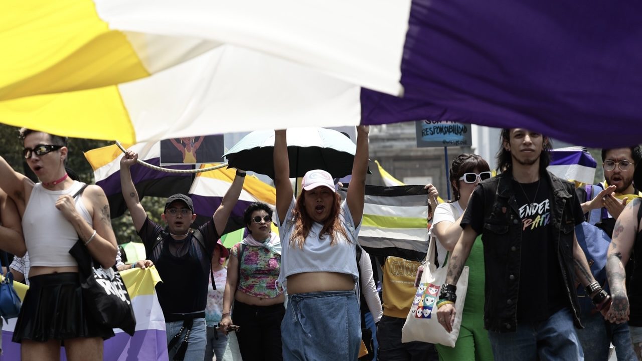 Realizan la primera marcha no binarie en la CDMX