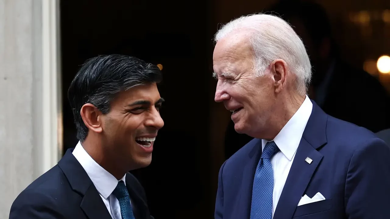Biden trata Ucrania con Sunak y crisis climática con Carlos III en Londres