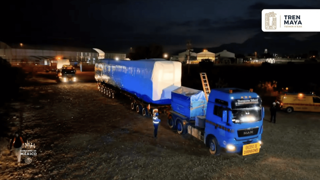 Sale primer convoy del Tren Maya rumbo a Cancún; iniciarán pruebas en agosto