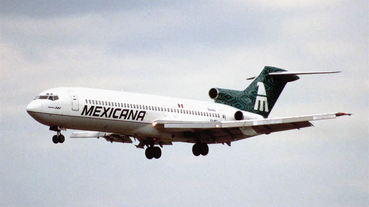 Mexicana compensará a clientes con vuelos gratis por cancelarles sus reservaciones