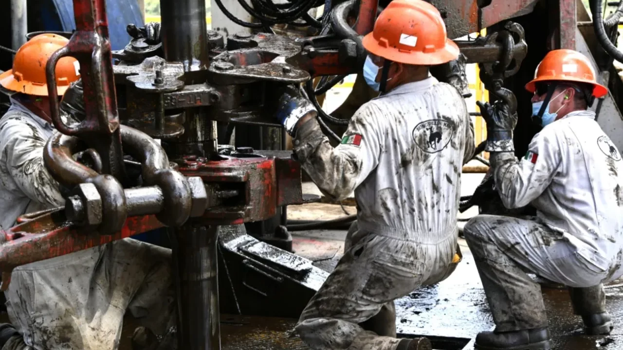 El combustóleo de Pemex se dirigirá a Asia y Europa en marzo por aranceles de Trump