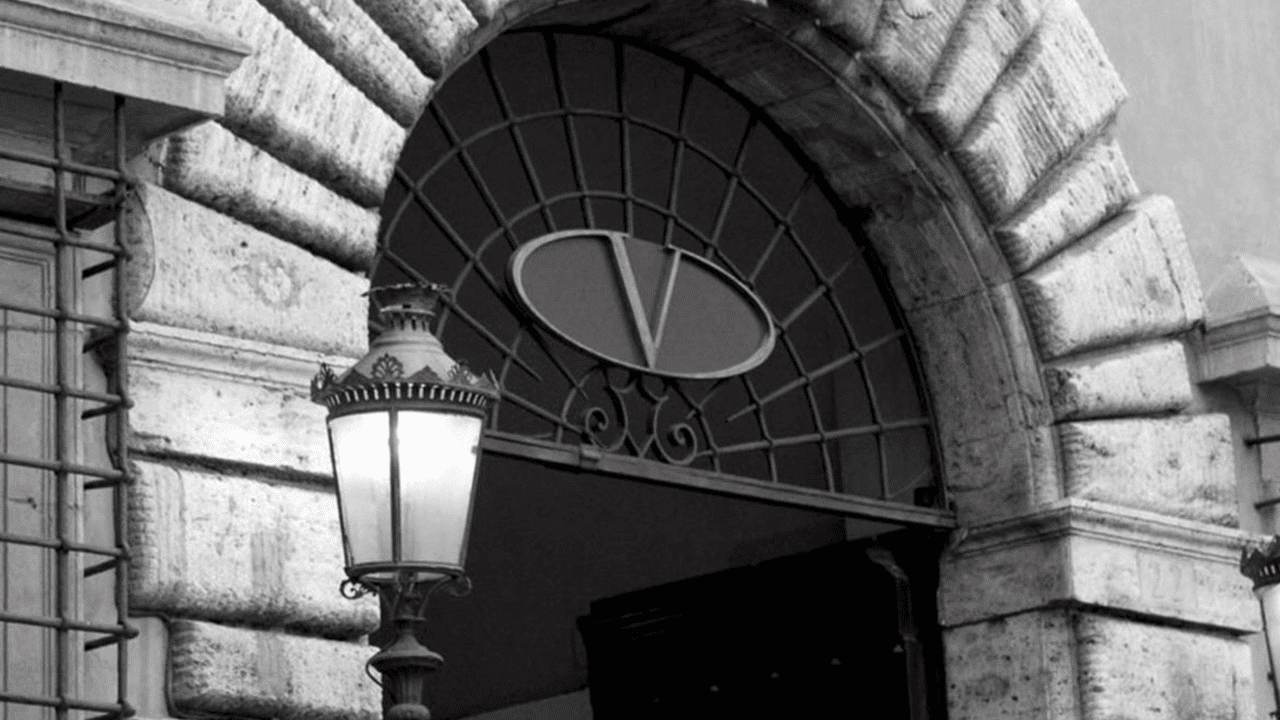 Grupo Kering compra el 30% de la maison Valentino