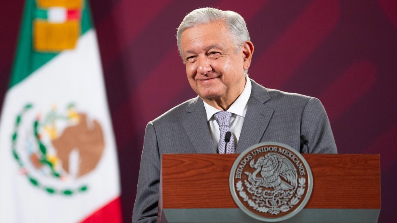 Esto pasó entre AMLO y YouTube por un video de Bad Bunny en la ‘mañanera’
