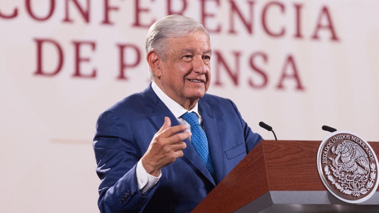 AMLO pide a ‘corcholatas’ conectar con la gente y evitar pagar por publicidad