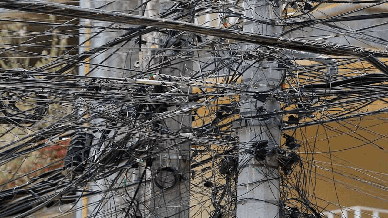 Contra la contaminación visual ‘digital’: CDMX retirará cables en desuso de la vía pública