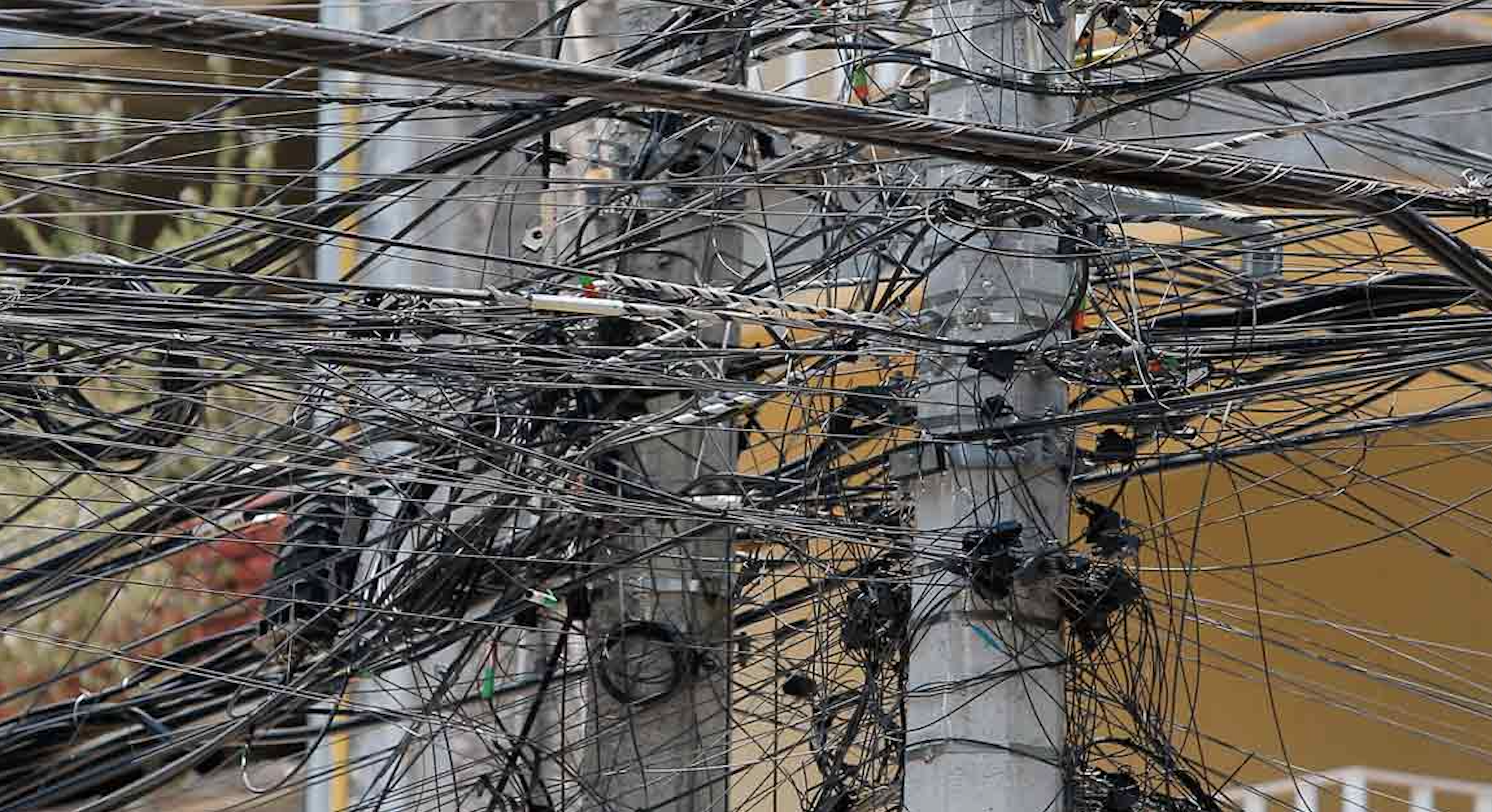Contra la contaminación visual ‘digital’: CDMX retirará cables en desuso de la vía pública