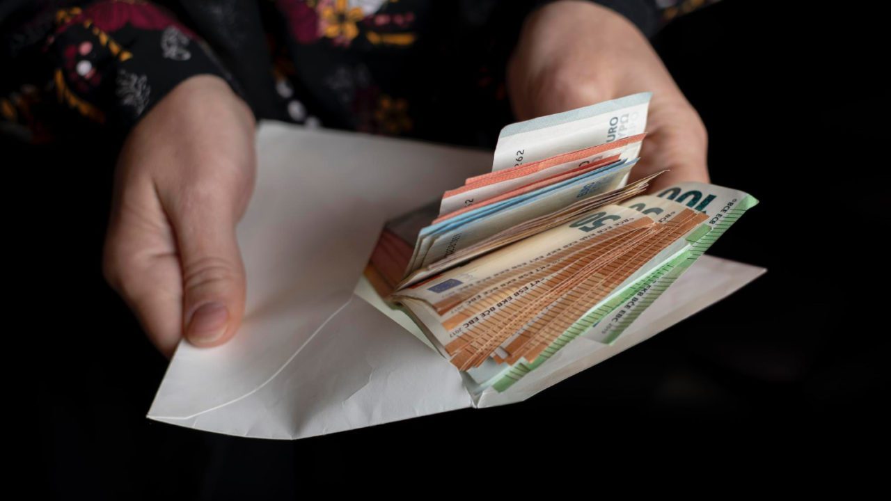 ¿Manejas tu presupuesto en sobres de papel? Te contamos pros y contras
