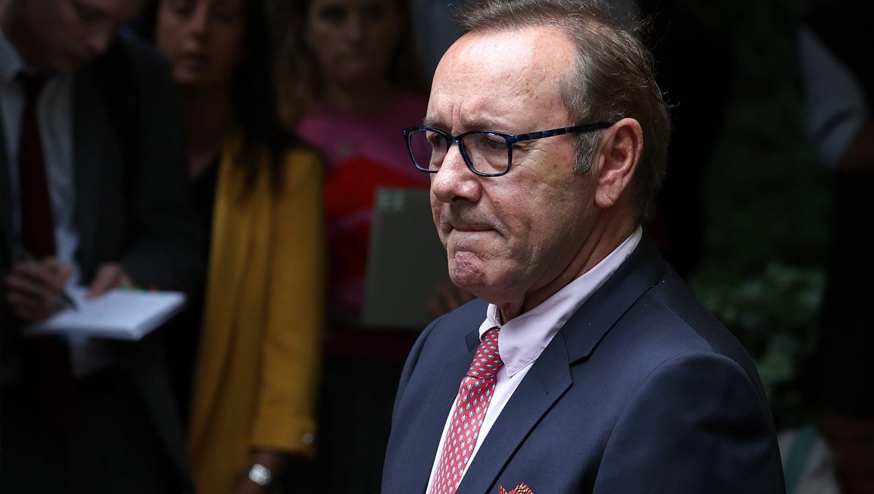 Declaran a Kevin Spacey inocente de delitos sexuales contra cuatro hombres en Inglaterra