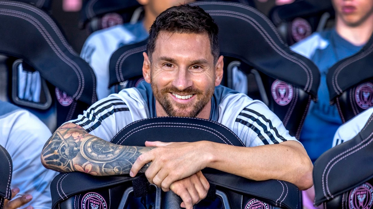 Servilleta con primer contrato de Messi sale a subasta por más de 300,000 euros