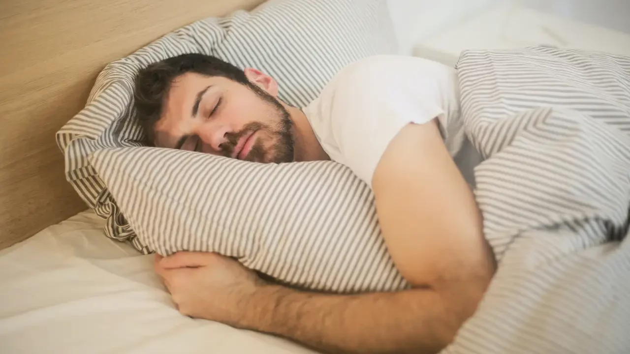 ¿Cómo despertar sin abrir los párpados?