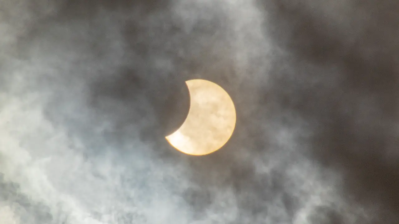 El eclipse total comienza a apreciarse en Mazatlán; ve aquí la transmisión