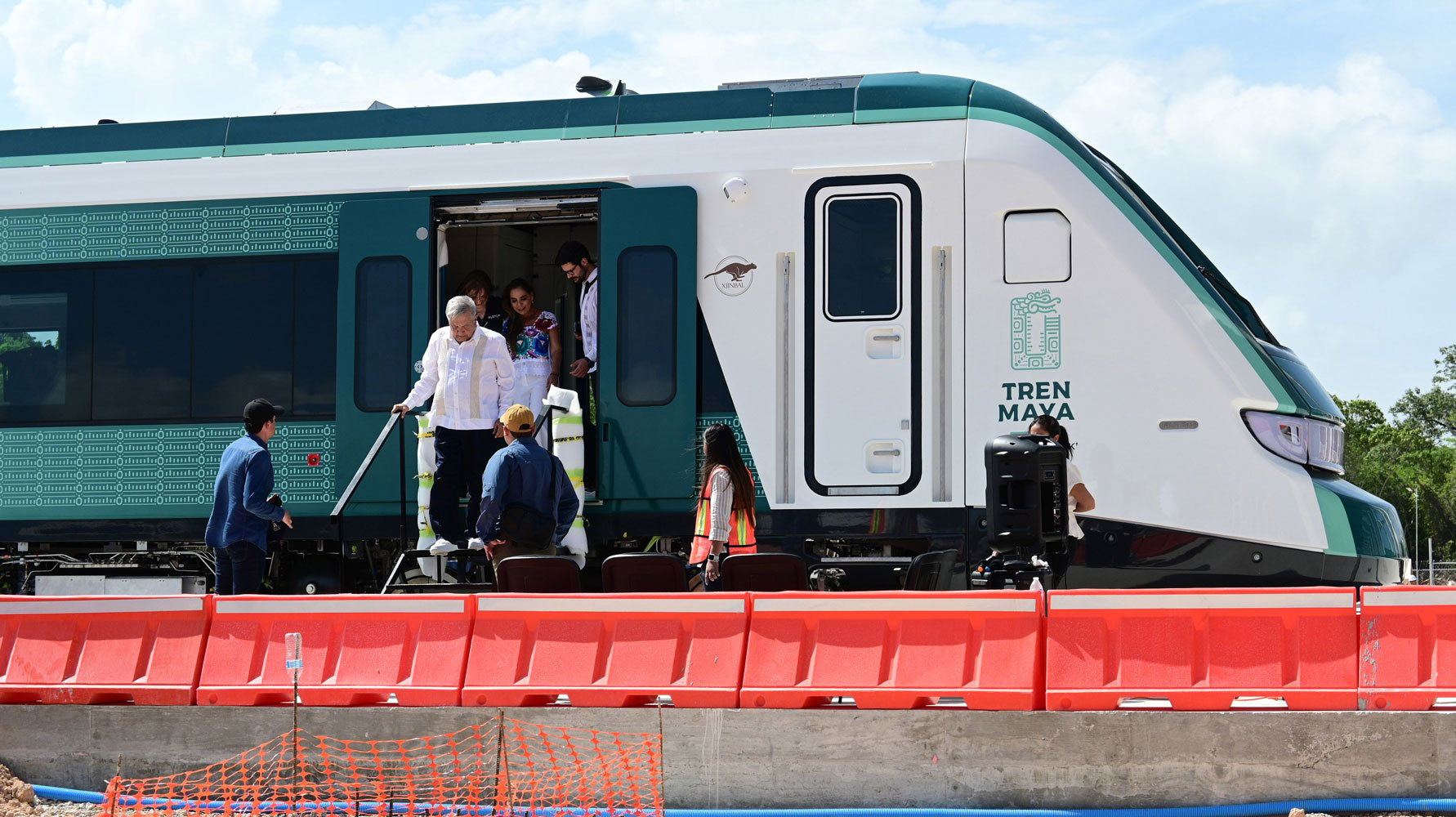 AMLO adelanta que en septiembre viajará en el Tren Maya de Campeche a Cancún