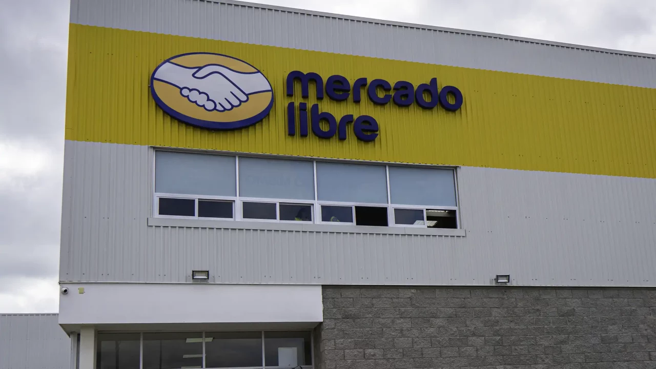 La ganancia neta de Mercado Libre baja 1.5% interanual en el segundo trimestre