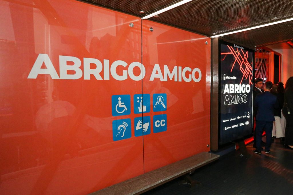 Abrigo Amigo autobuses mujeres espera noche