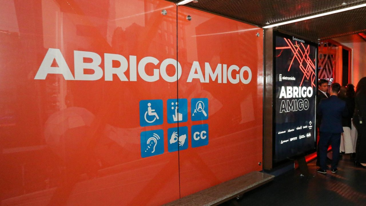 Conoce la iniciativa brasileña para que las mujeres ya no esperen solas el autobús por la noche