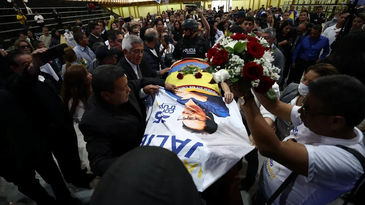Asesinato de candidato en Ecuador parece no trascender entre la población