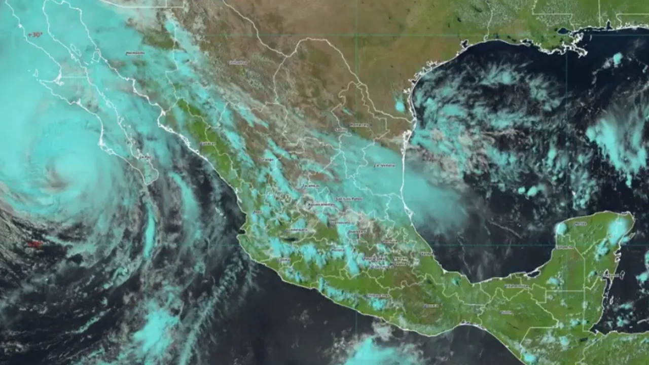 ‘Hilary’ se degrada a categoría 2 y avanza hacia Baja California