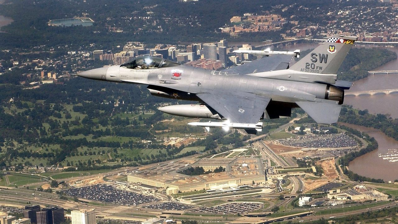 EU pone fecha para empezar a entrenar a pilotos de Ucrania en manejo de cazas F-16