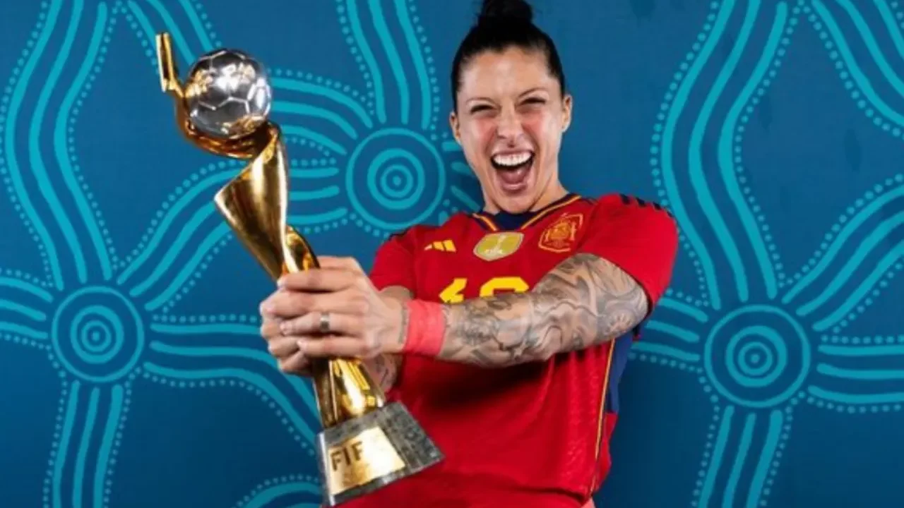 Futbolista Jenni Hermoso pide sanciones ejemplares por beso no consensuado