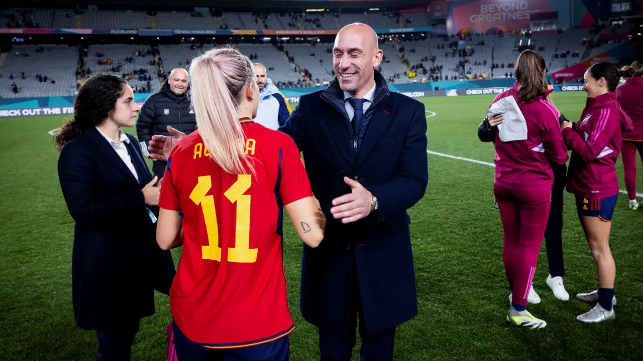 Luis Rubiales cae: renunciará el viernes de la presidencia de la Federación Española de Futbol