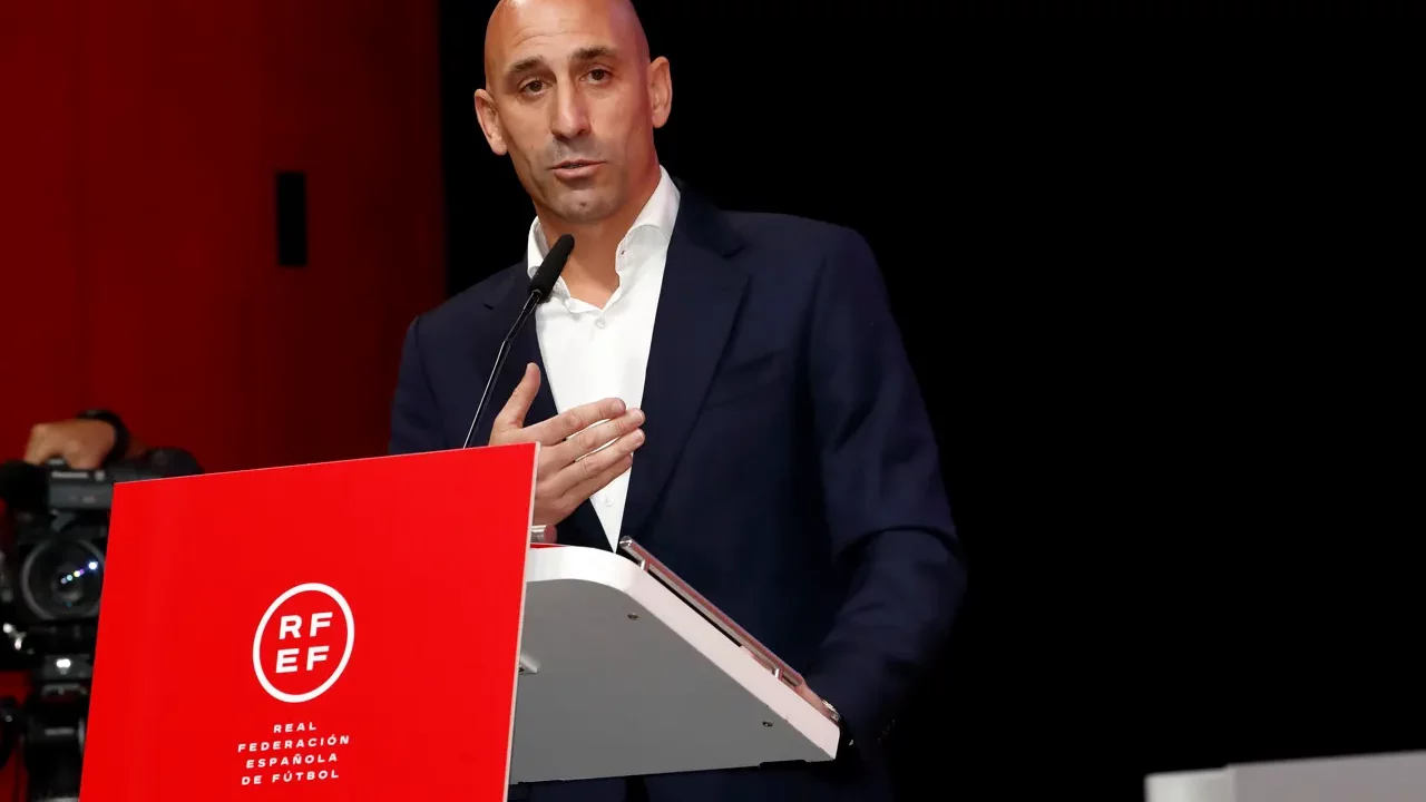 Fiscalía española presenta querella contra Rubiales por agresión sexual y coacciones a Jenni Hermoso