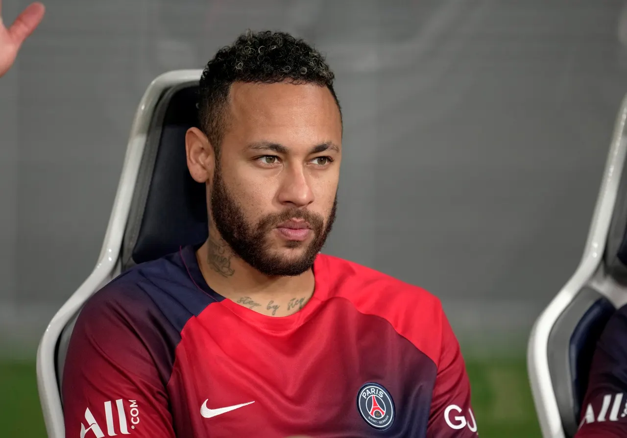 Neymar vuelve a jugar con Brasil casi tres años después