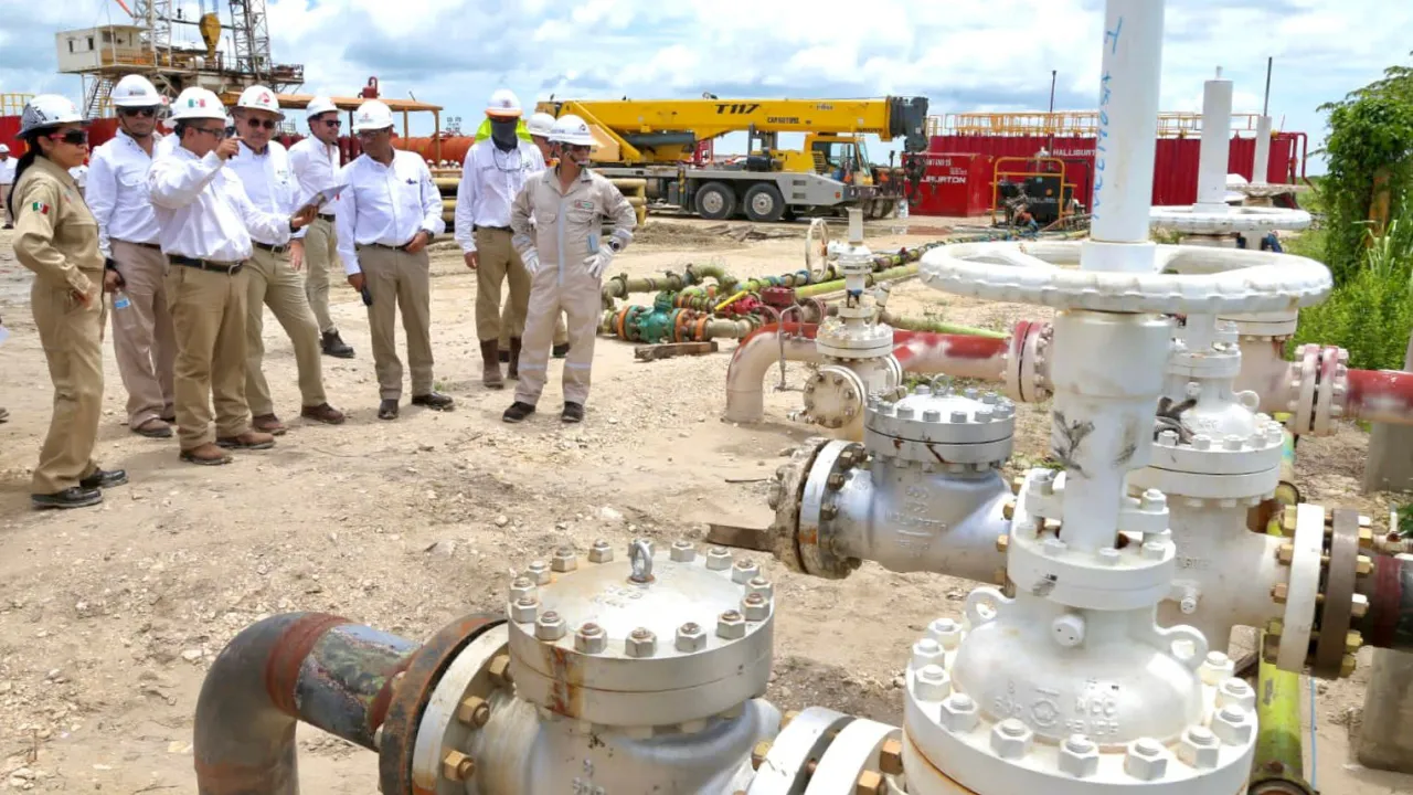 Pemex aumenta 5.5% producción de gas natural en agosto; lo califica como un hito
