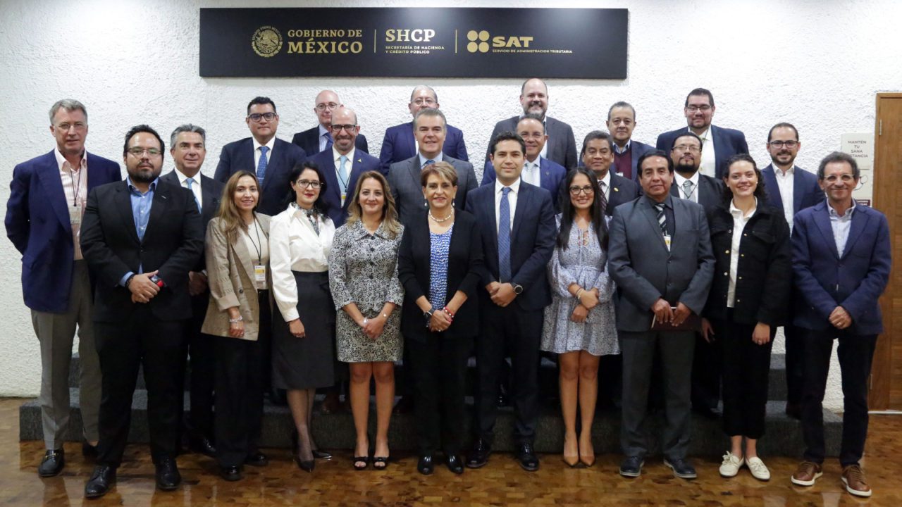 SAT presume trabajo con transportistas para que cumplan con obligaciones fiscales