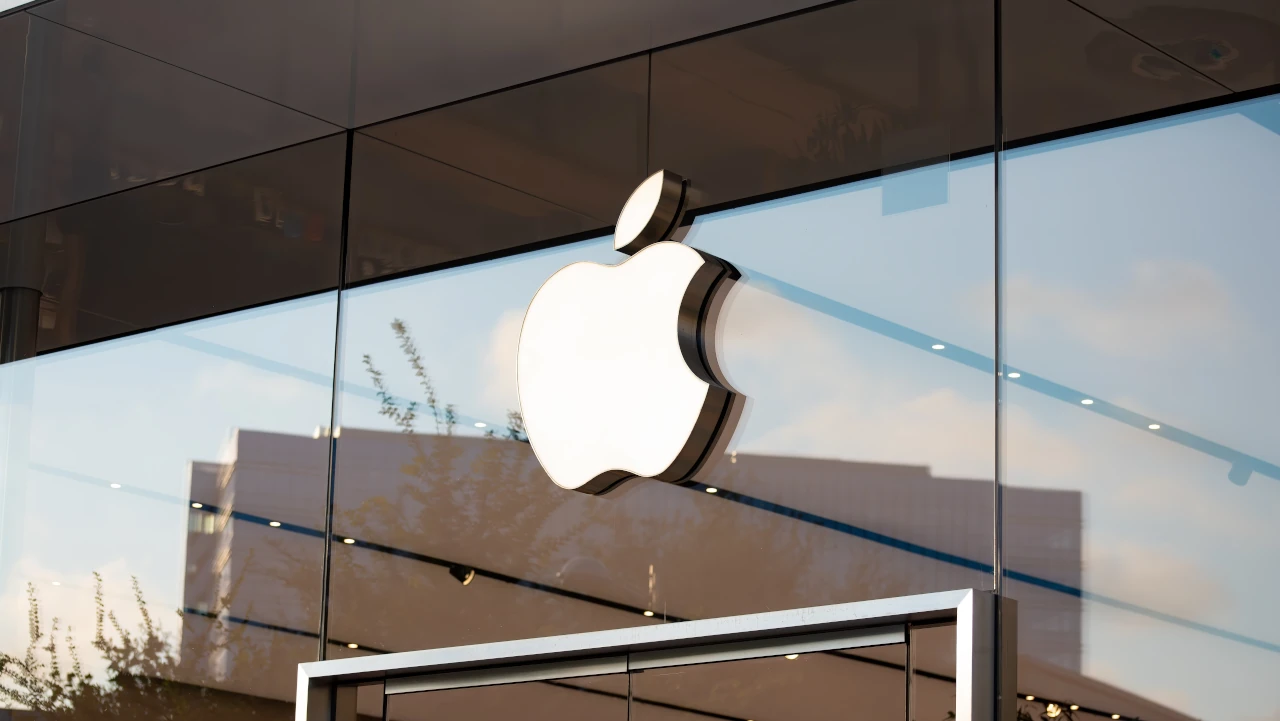 Apple arrastra al S&P y el Nasdaq en la primera sesión de 2024