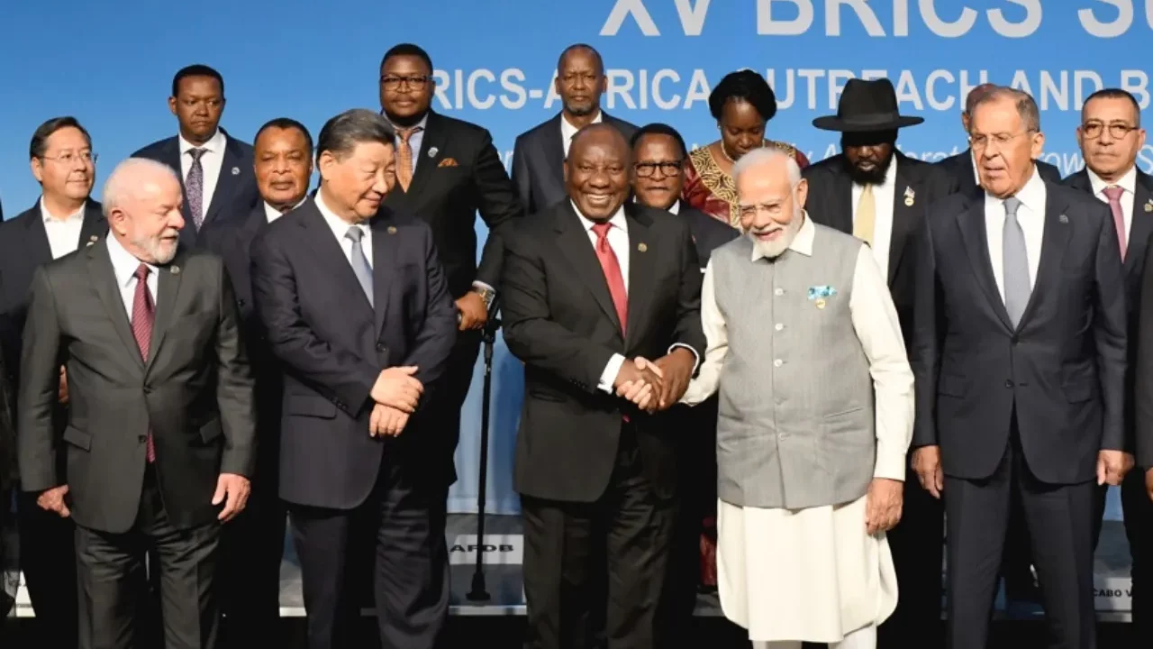 SRE desmiente rumores sobre supuesta candidatura a los Brics