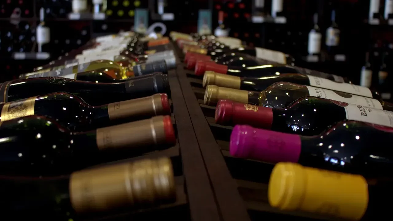 Vinicultor francés espera que aranceles de Trump al vino europeo sea sólo una amenaza