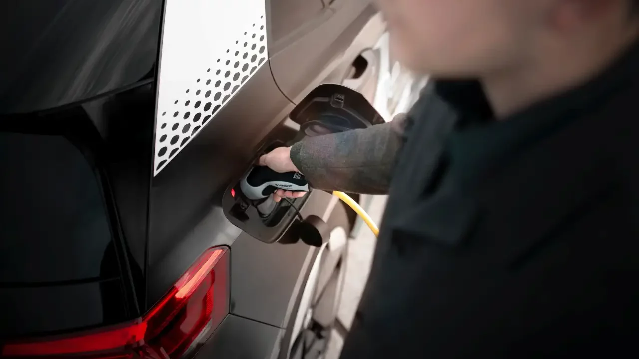 Alistan red de carga para autos eléctricos con un centenar de ubicaciones por todo México