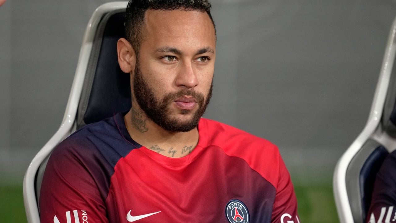 Neymar comunica al PSG su deseo de salir del club este verano
