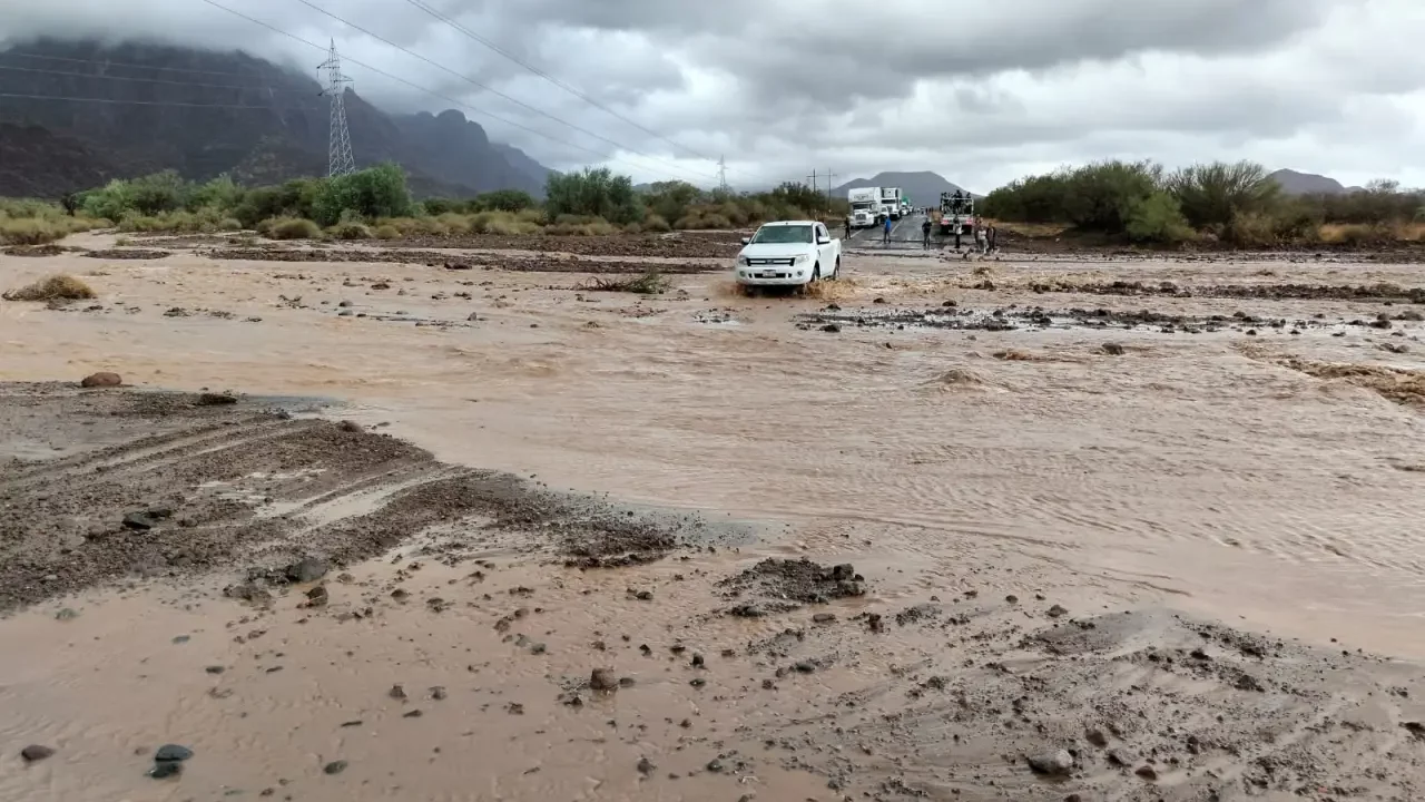 Activan operativo para ayudar a viajeros en carreteras afectadas por ‘Hilary’