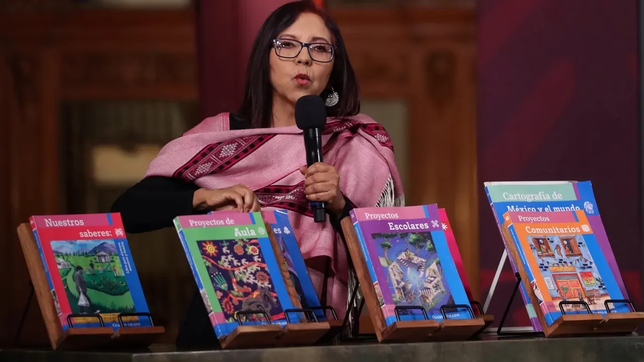Iglesia piden poner atención en educación de menores y no en contenido de libros