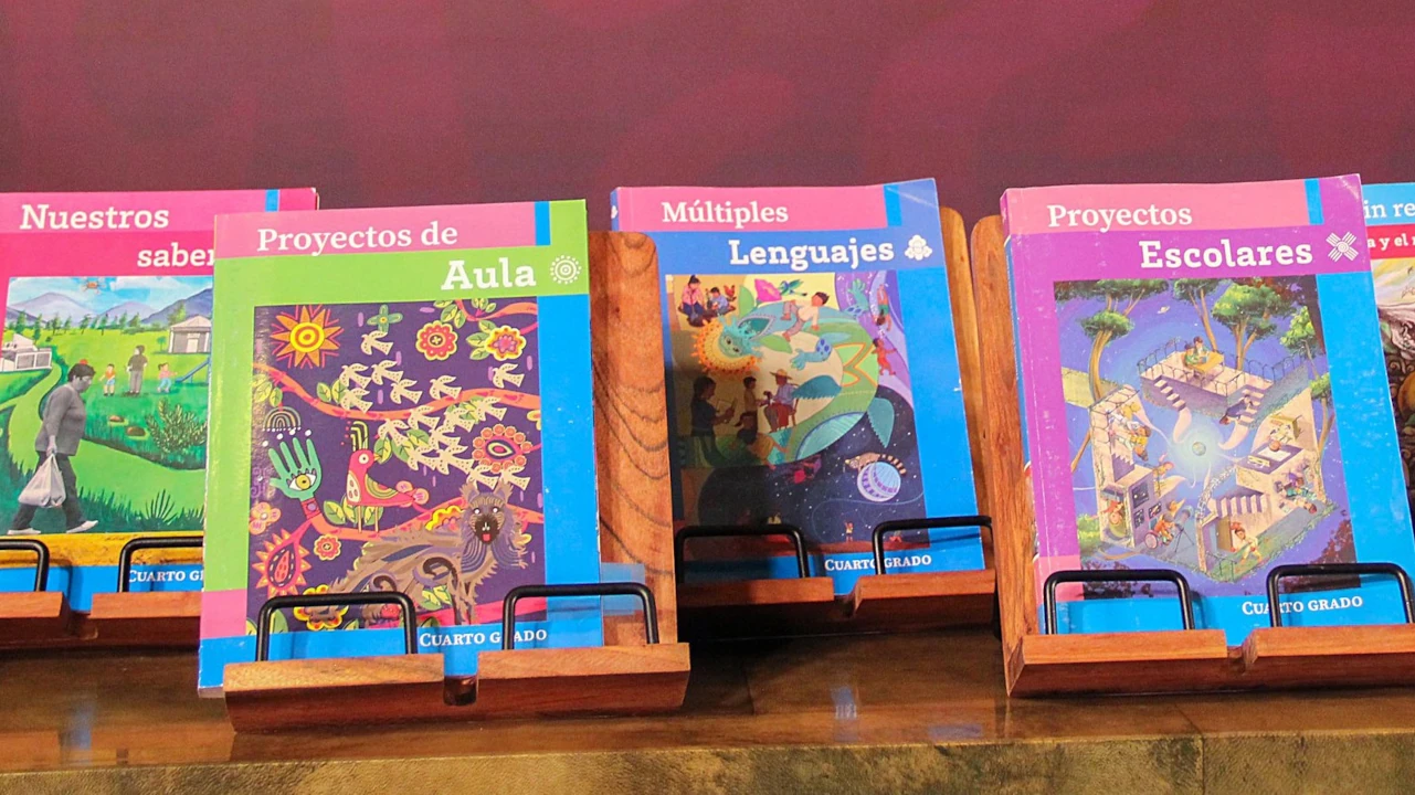 Indígenas en Chiapas queman libros de texto por considerar sus contenidos ‘no aptos’