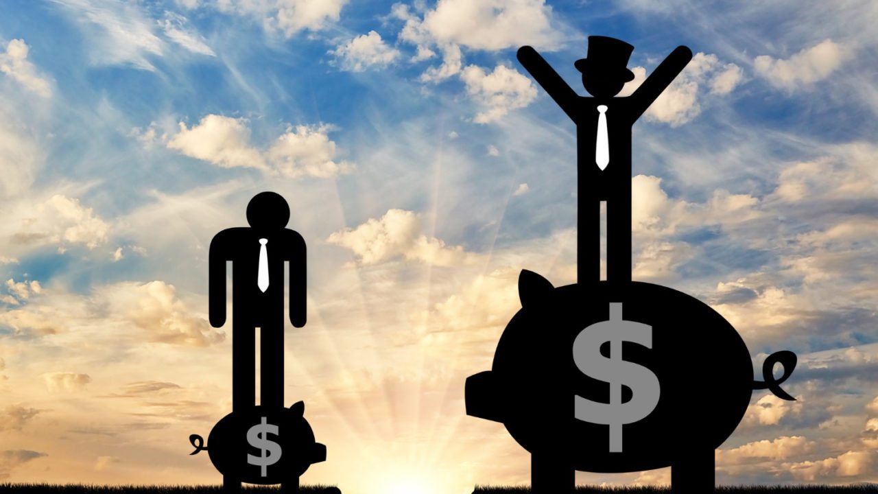 Normas sociales: cómo lo que hacen los demás influye en tus decisiones financieras