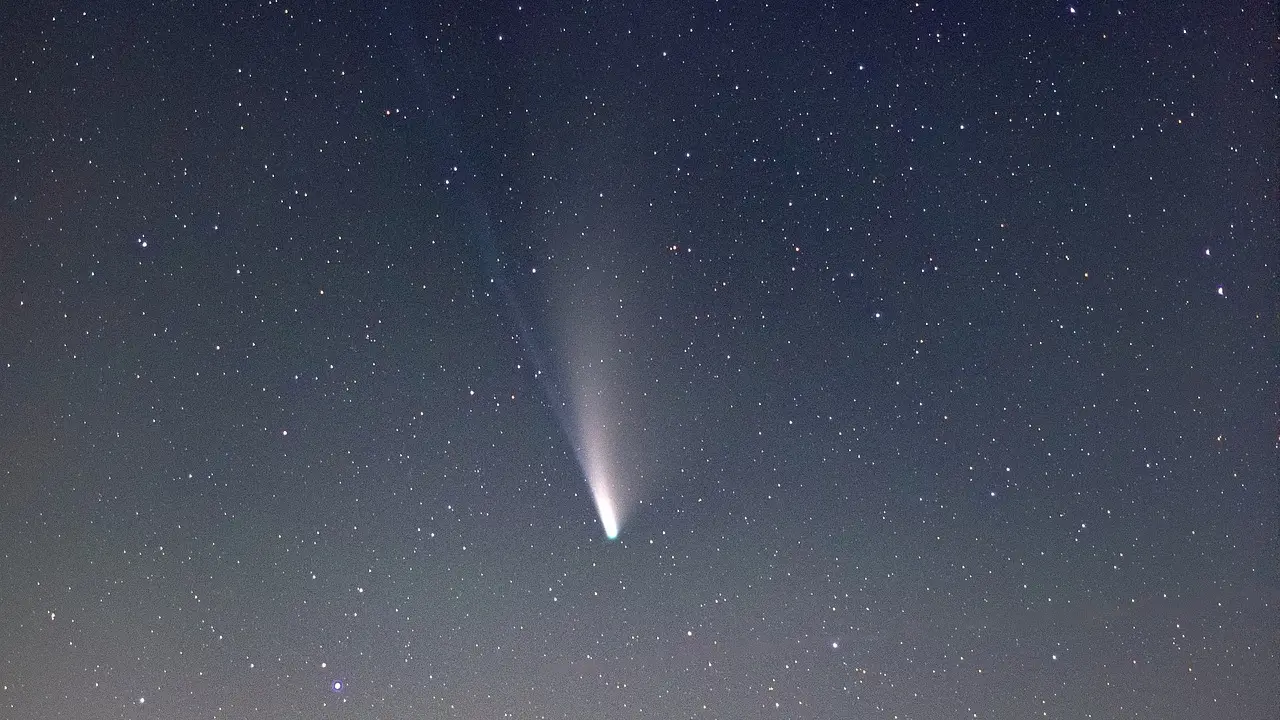 Cometa Nishimura espacio exterior